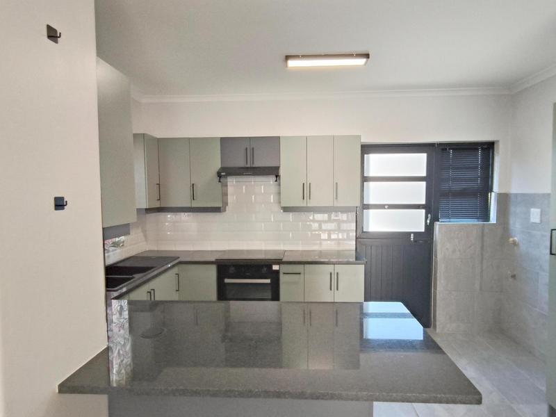 To Let 3 Bedroom Property for Rent in Vredekloof East Western Cape